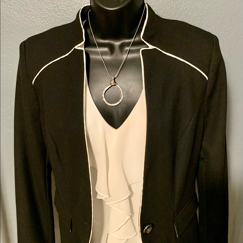 WHBM NWT Black Size 6 Piped Contrast Blazer